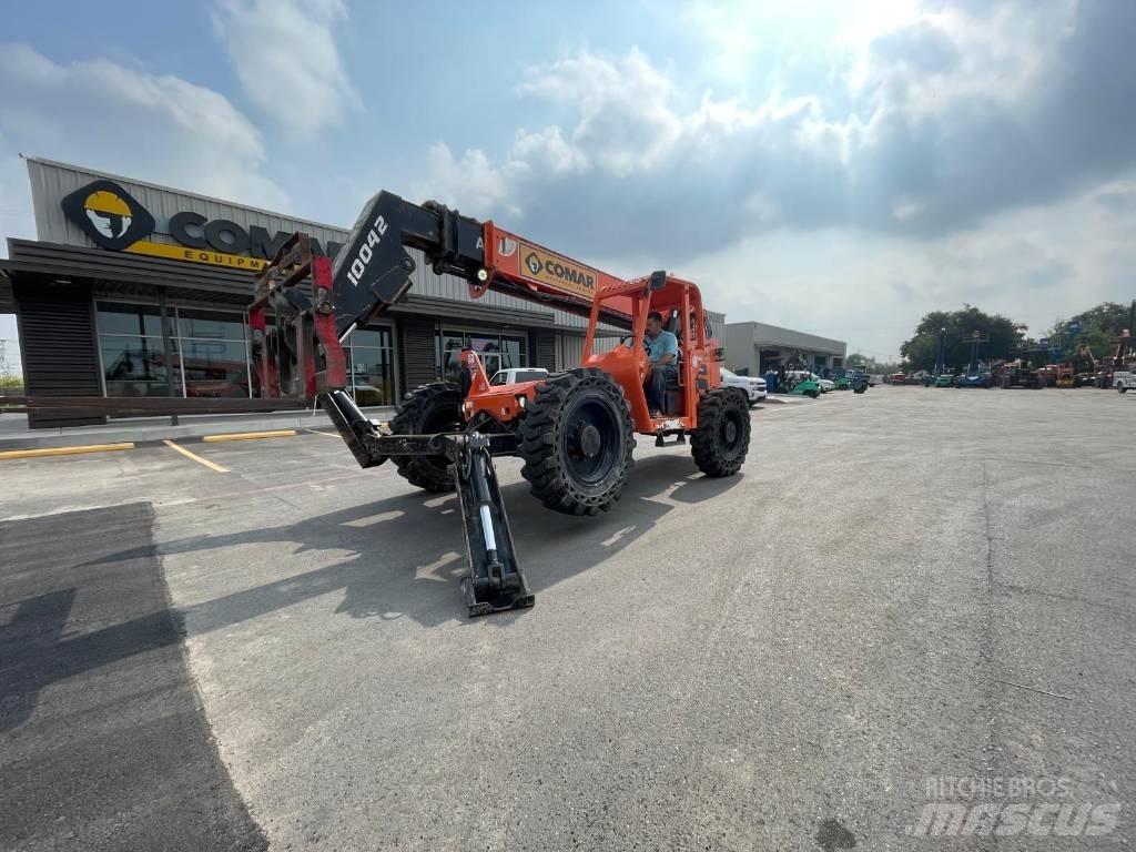SkyTrak 10042 Stroje pro manipulaci s odpadem