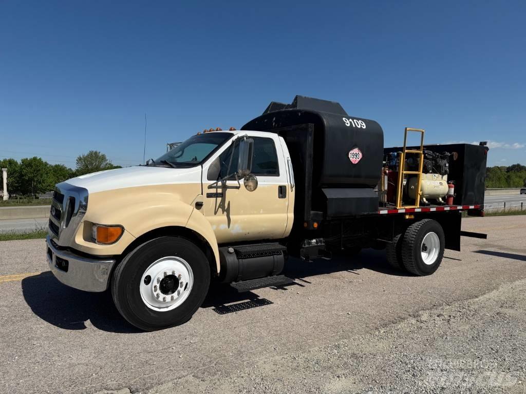 Ford F 750 XLT Komunální / Multi-užitková vozidla