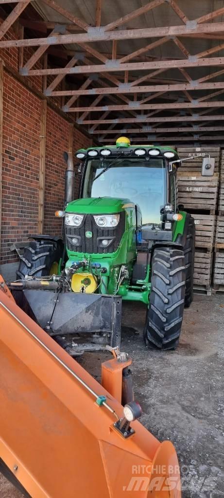 John Deere 6125 R Traktory