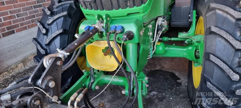 John Deere 6125 R Traktory