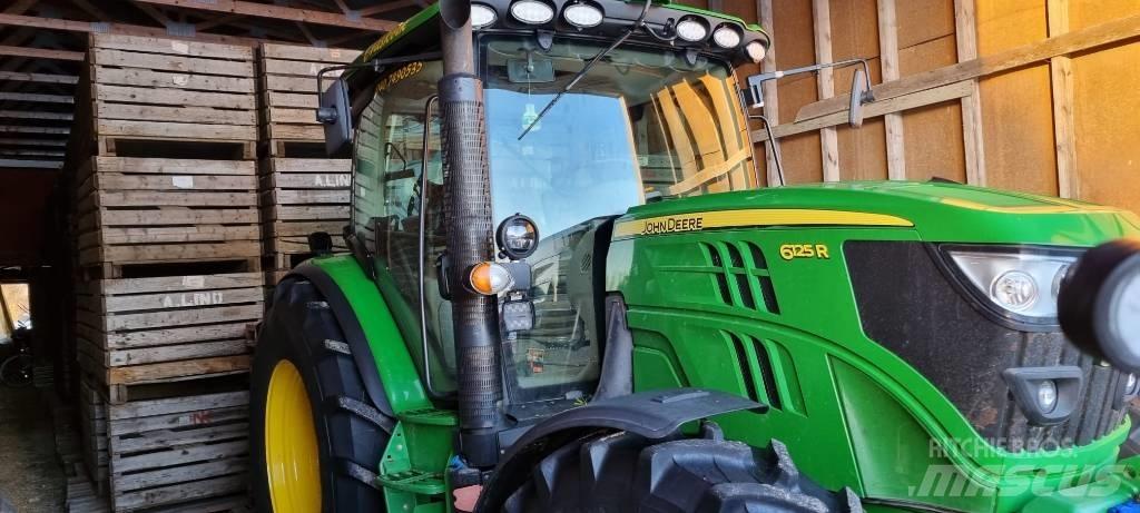 John Deere 6125 R Traktory
