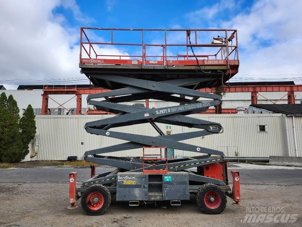SkyJack SJ 9250 RT Nůžková zvedací plošina