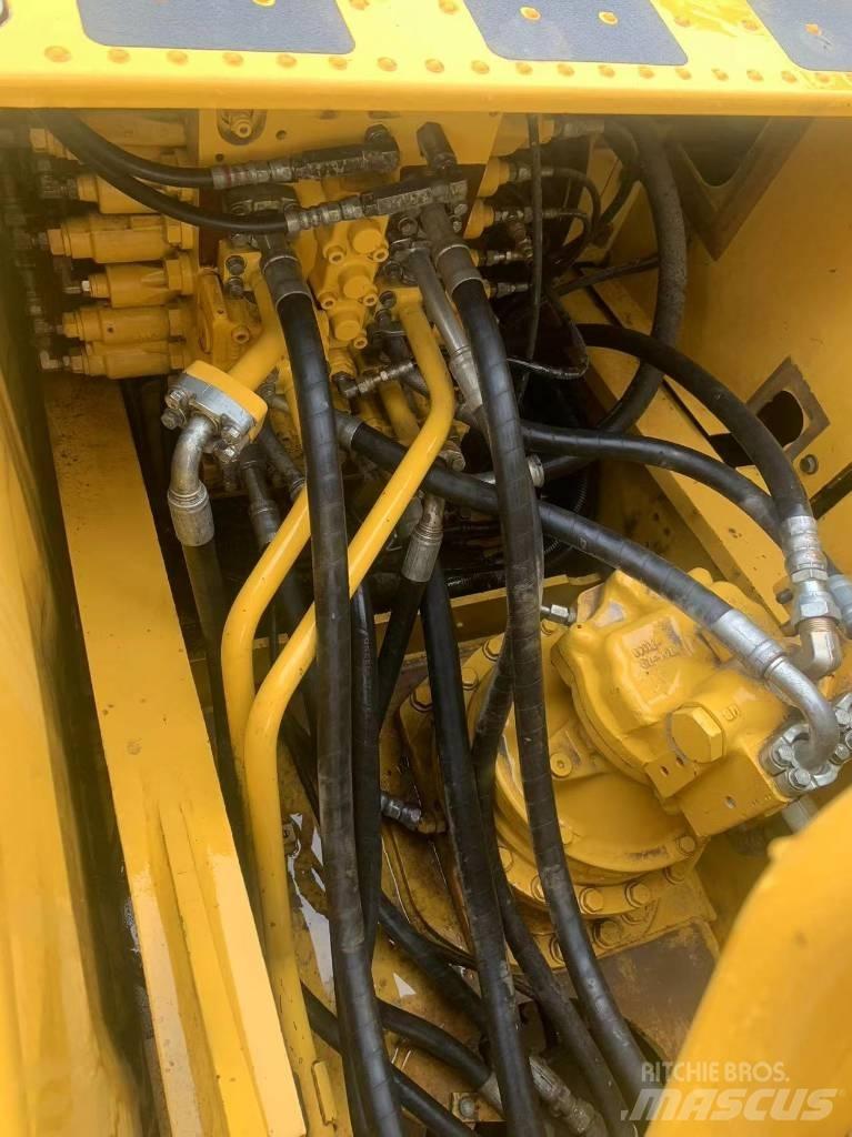 Komatsu PC 210-8 Pásová rýpadla