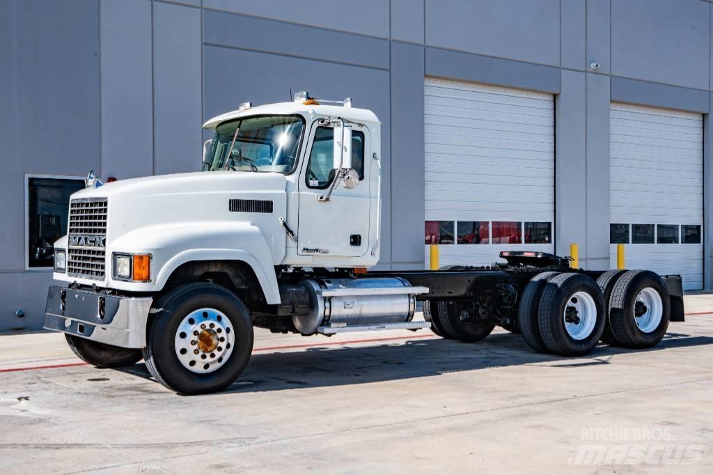 Mack CHN 613 Tahače