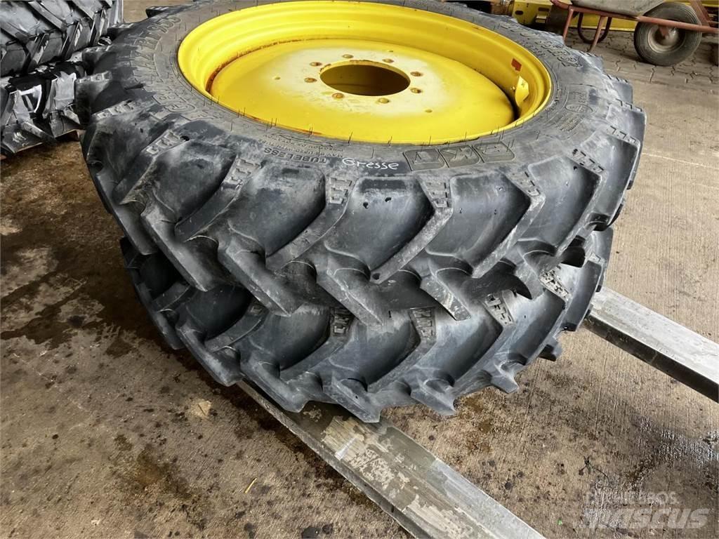 BKT 270/95R32 Pneumatiky, kola a ráfky