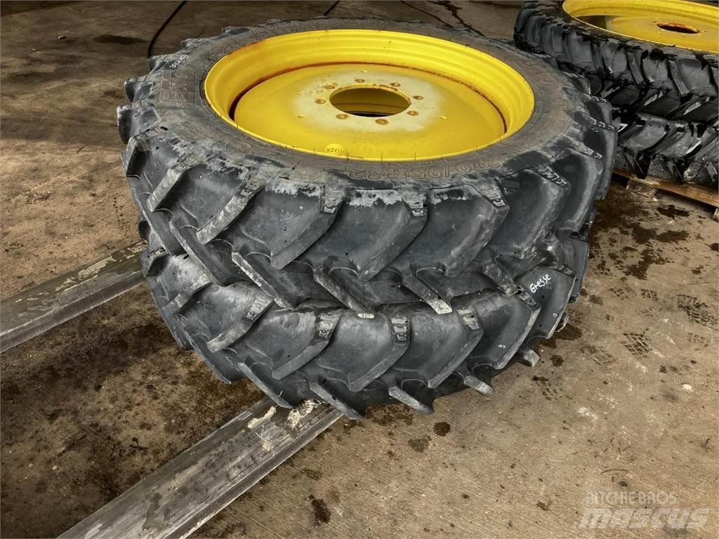 BKT 270/95R32 Pneumatiky, kola a ráfky