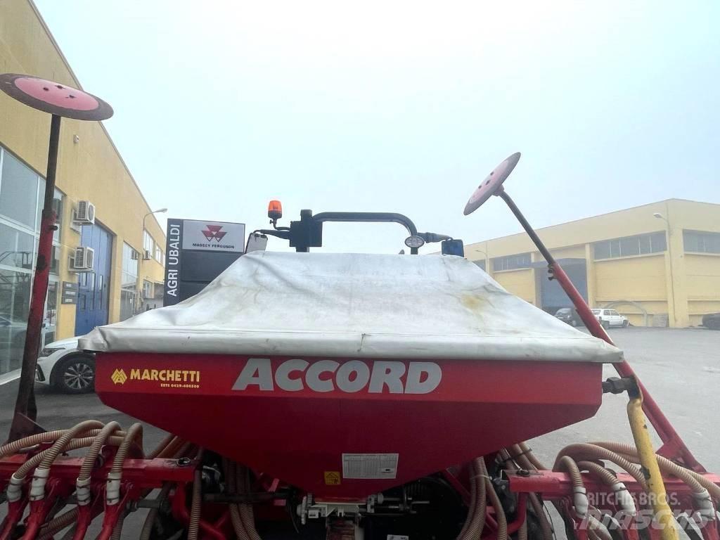 Accord DL 45 Mechanické secí stroje
