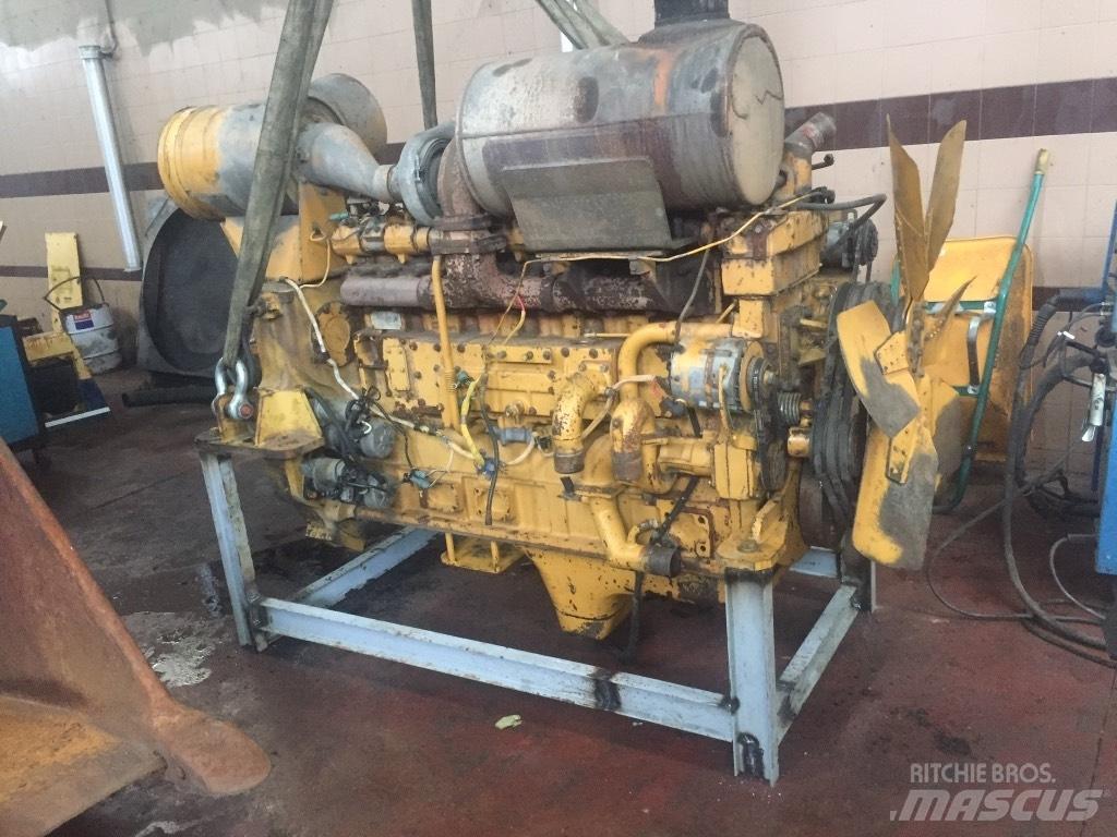 Komatsu WA600-1 Kolové nakladače