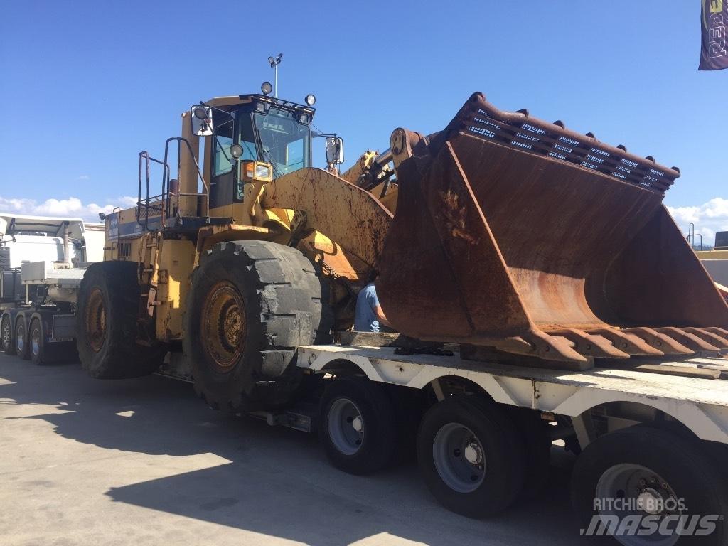 Komatsu WA600-1 Kolové nakladače