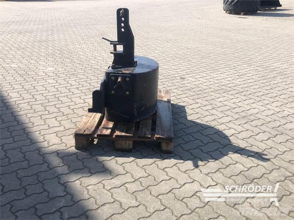  900KG GUSSGEWICHT Další příslušenství k traktorům
