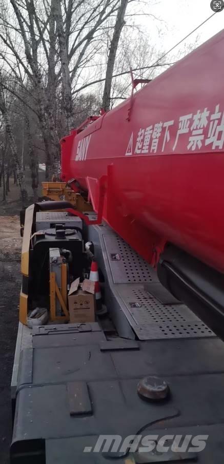 Sany SAC4000C8-8 Univerzální terénní jeřáby