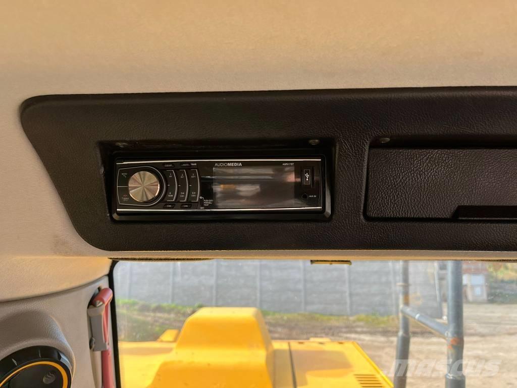 JCB 220X C 4F Pásová rýpadla