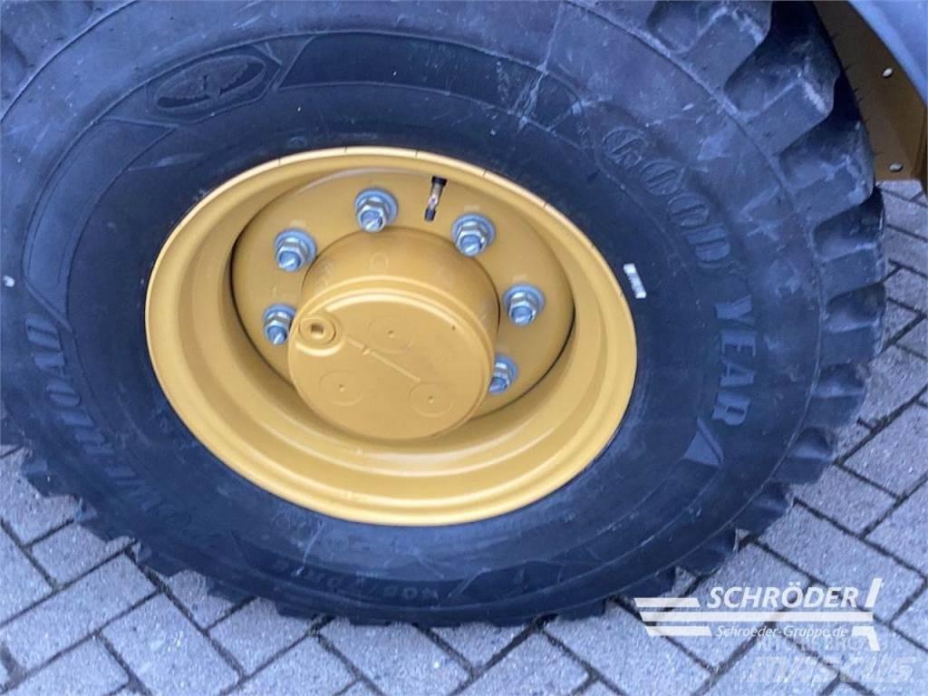 CAT 906 Kolové nakladače