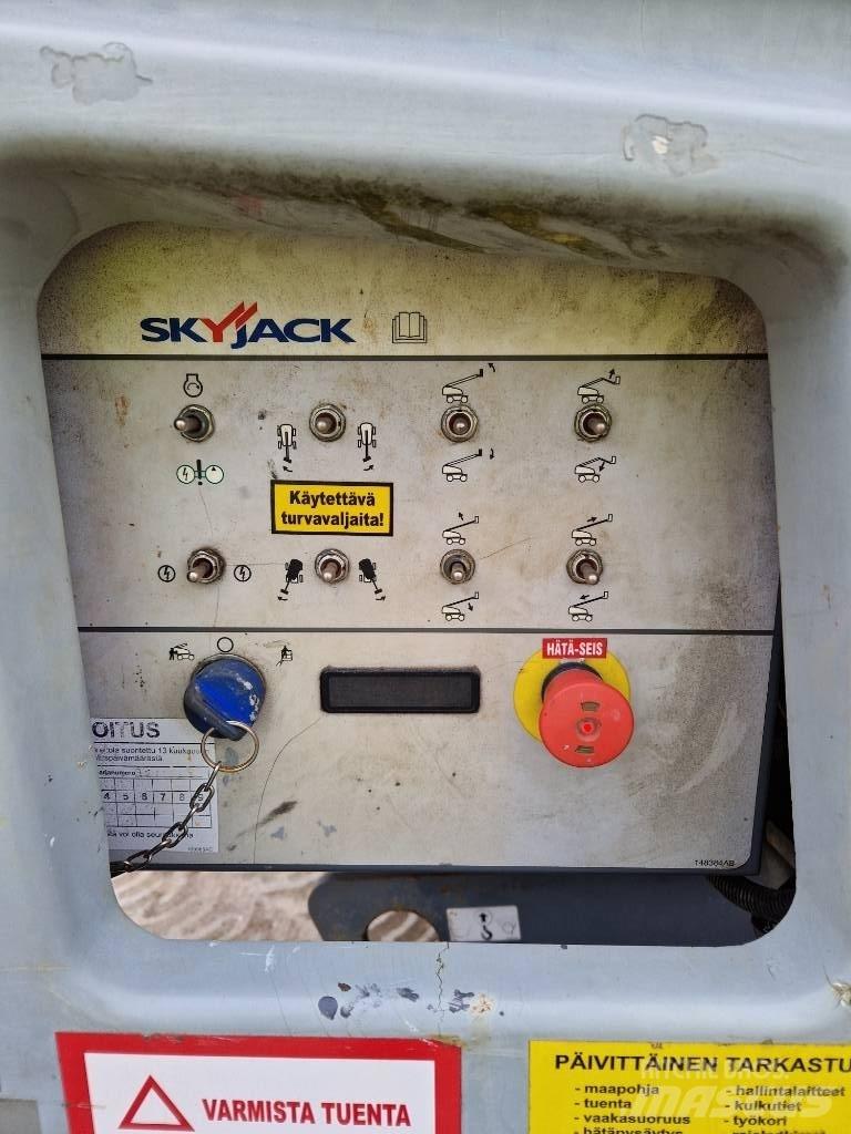 SkyJack SJ 45 T Teleskopické plošiny