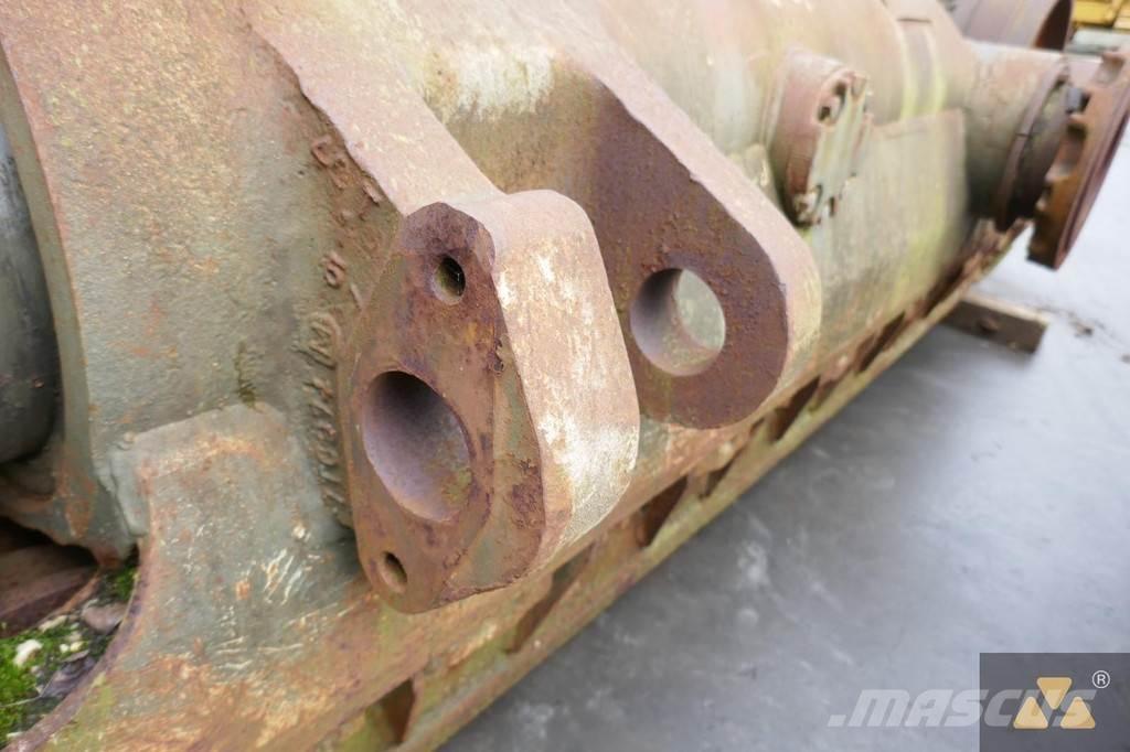 CAT 9W-0558 Pneumatiky, kola a ráfky