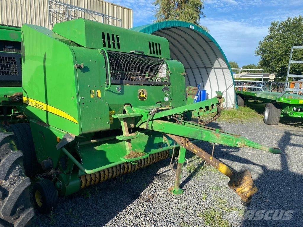John Deere 568 Lis na válcové balíky