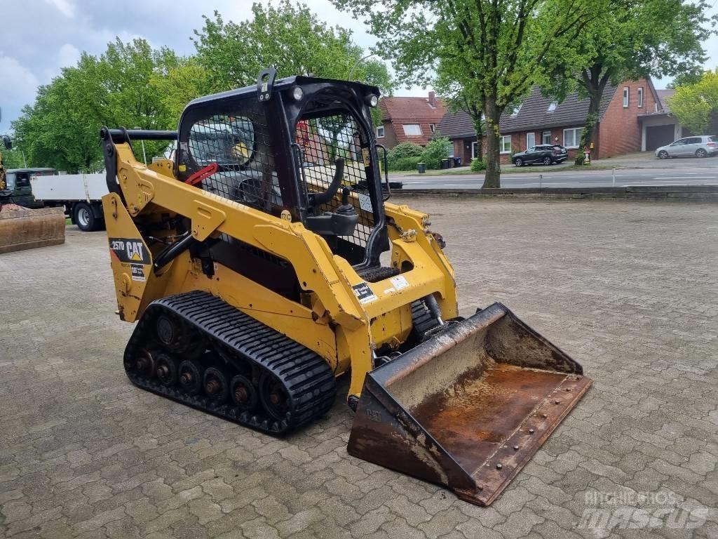 CAT 257 D Smykem řízené nakladače