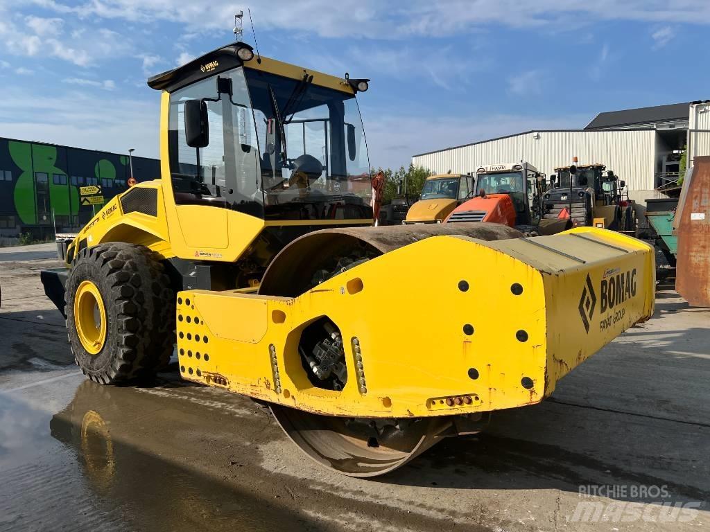 Bomag BW 226 BVC-5 Tahačové válce