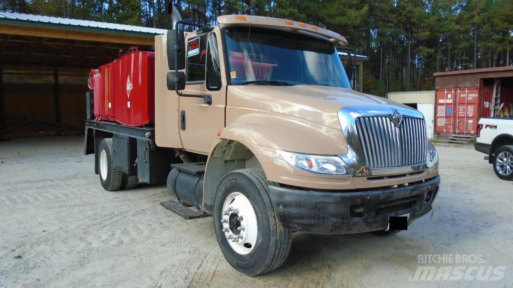 International 8500 Cisternové vozy