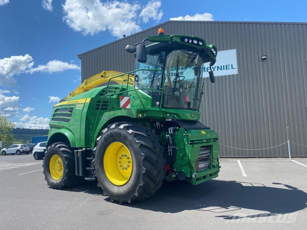 John Deere 8200 Sklízecí řezačka