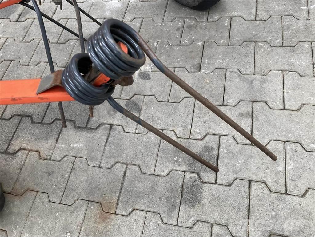 Kuhn GF 5001 MH Obraceče a shrabovače sena