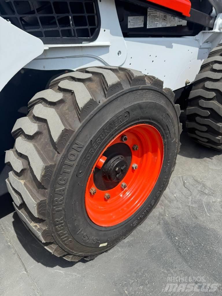 Bobcat S 740 Smykem řízené nakladače