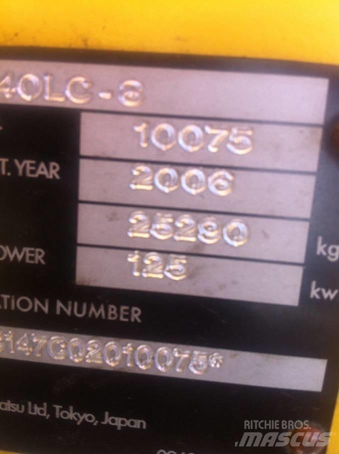 Komatsu PC240-8 Pásová rýpadla