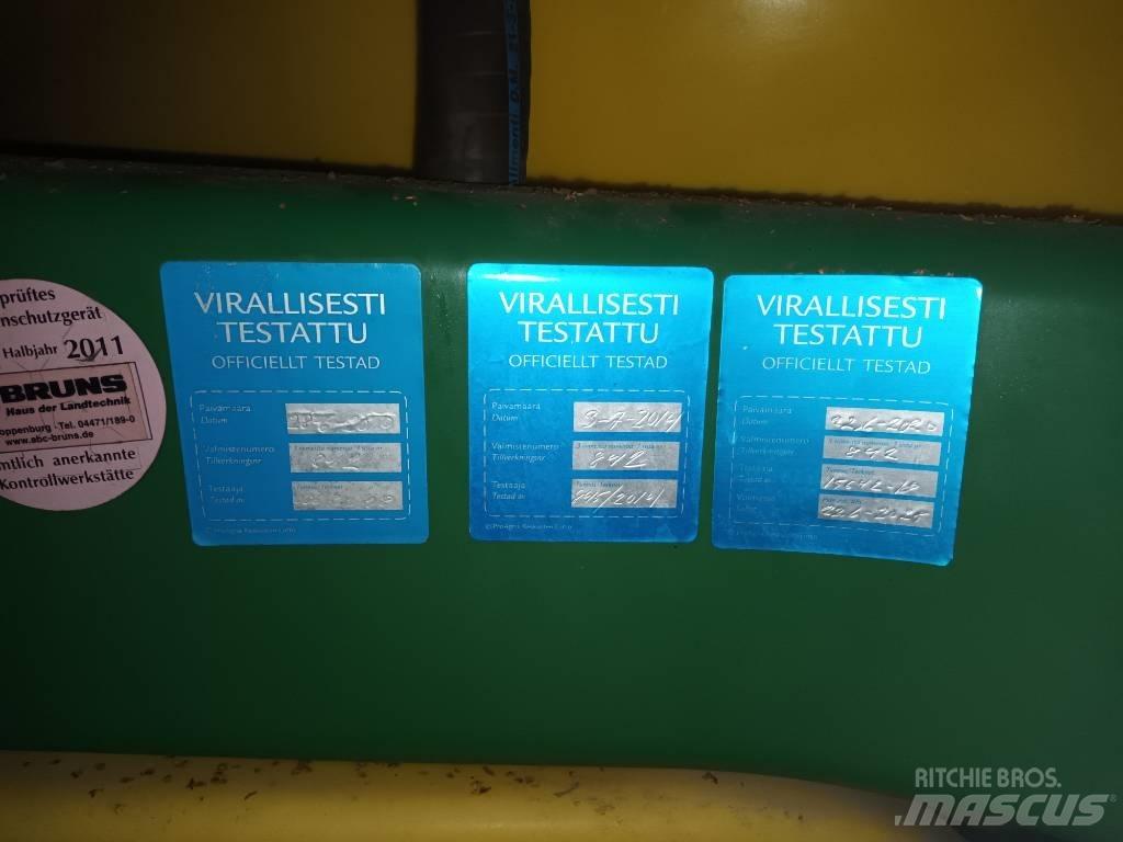 John Deere 840 Tažené postřikovače