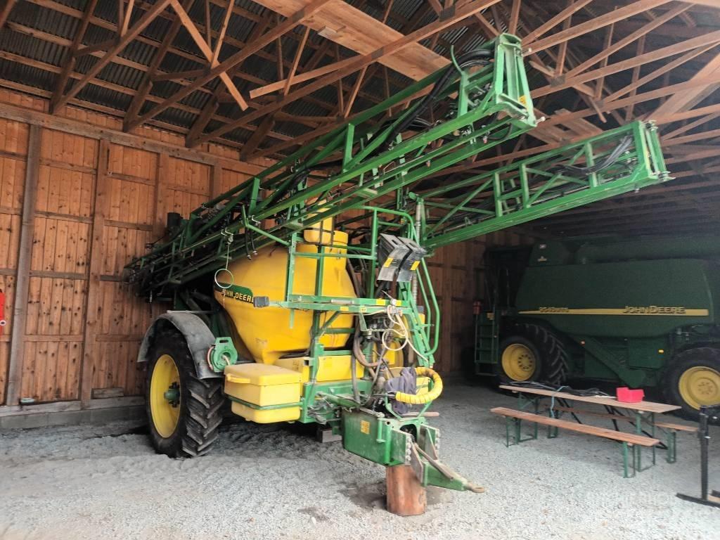 John Deere 840 Tažené postřikovače