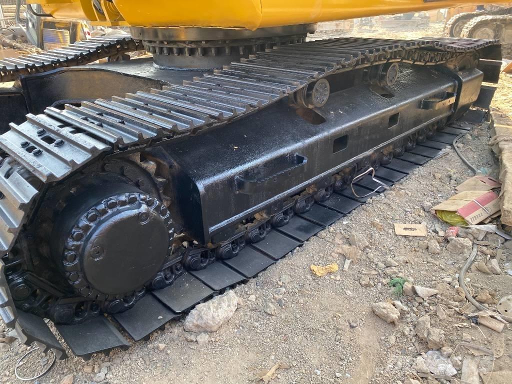 Komatsu PC240-7 Pásová rýpadla