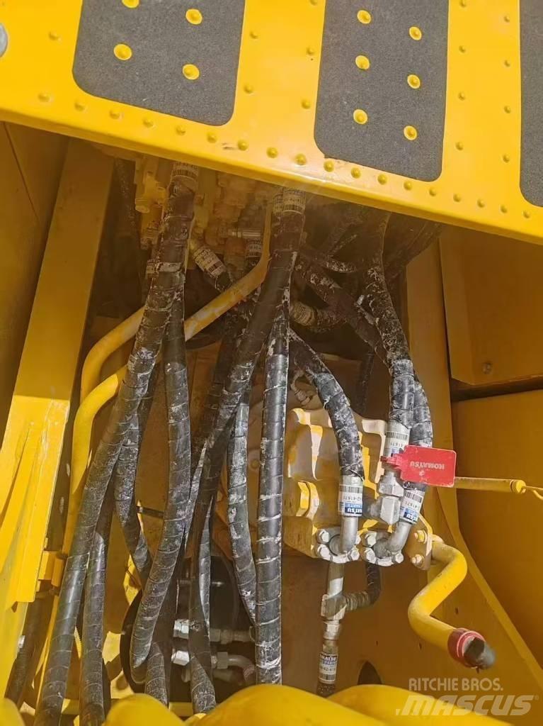 Komatsu 200-8 Pásová rýpadla