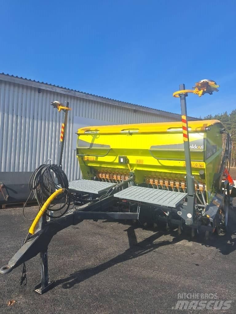 Junkkari S300 Plus Kombinované secí stroje