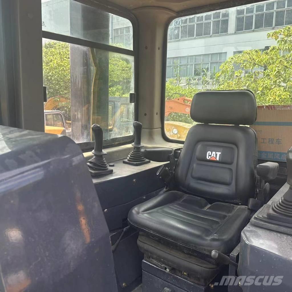 CAT D 8 R Pásové dozery