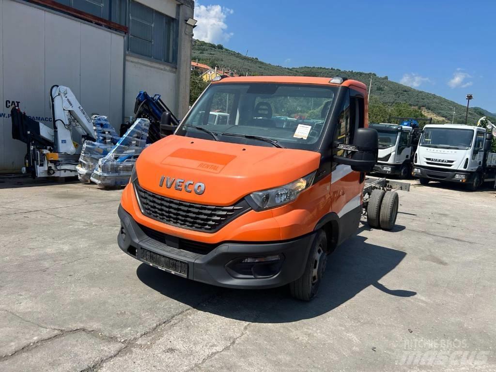 Iveco Daily 35-140 Skříňová nástavba