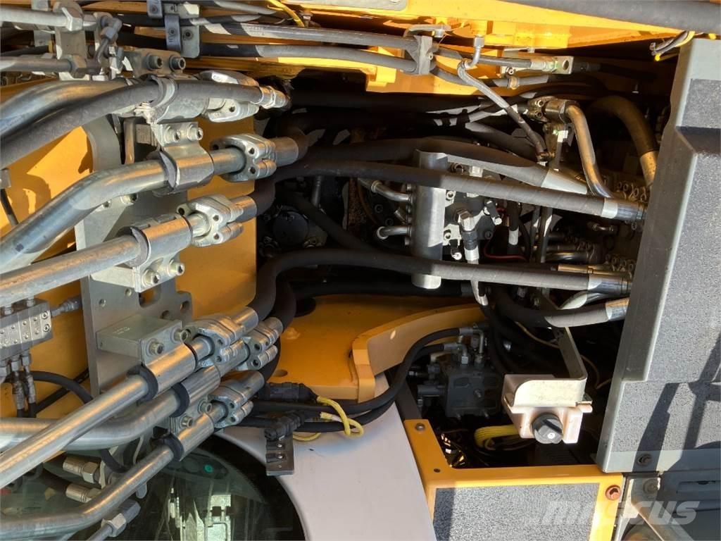 Liebherr R926 Pásová rýpadla