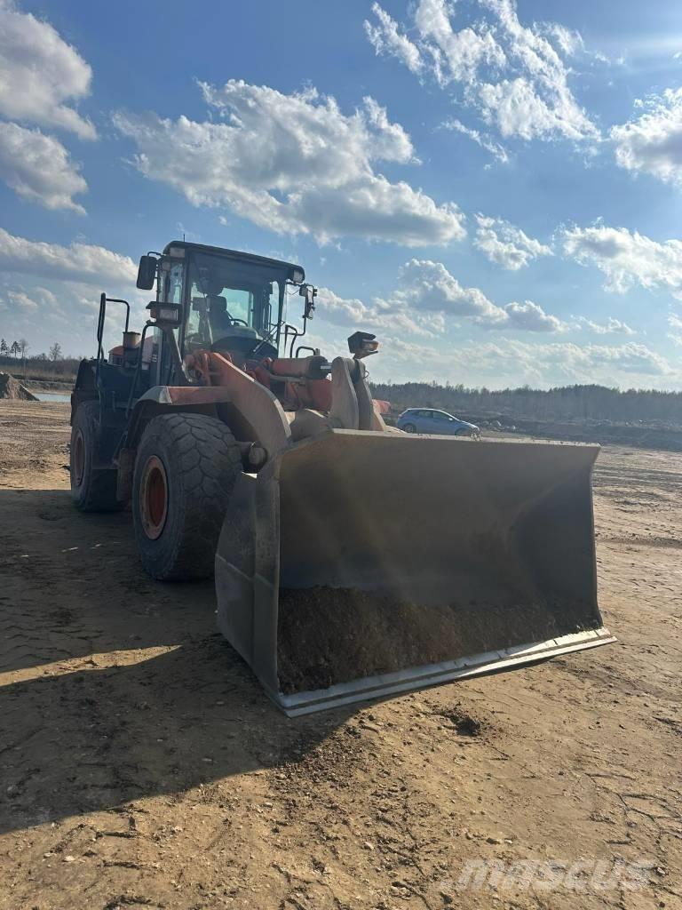 Hitachi ZW 250 Kolové nakladače