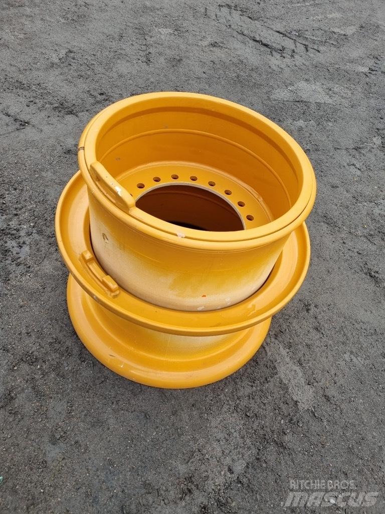 CASE 921 E rims Pneumatiky, kola a ráfky