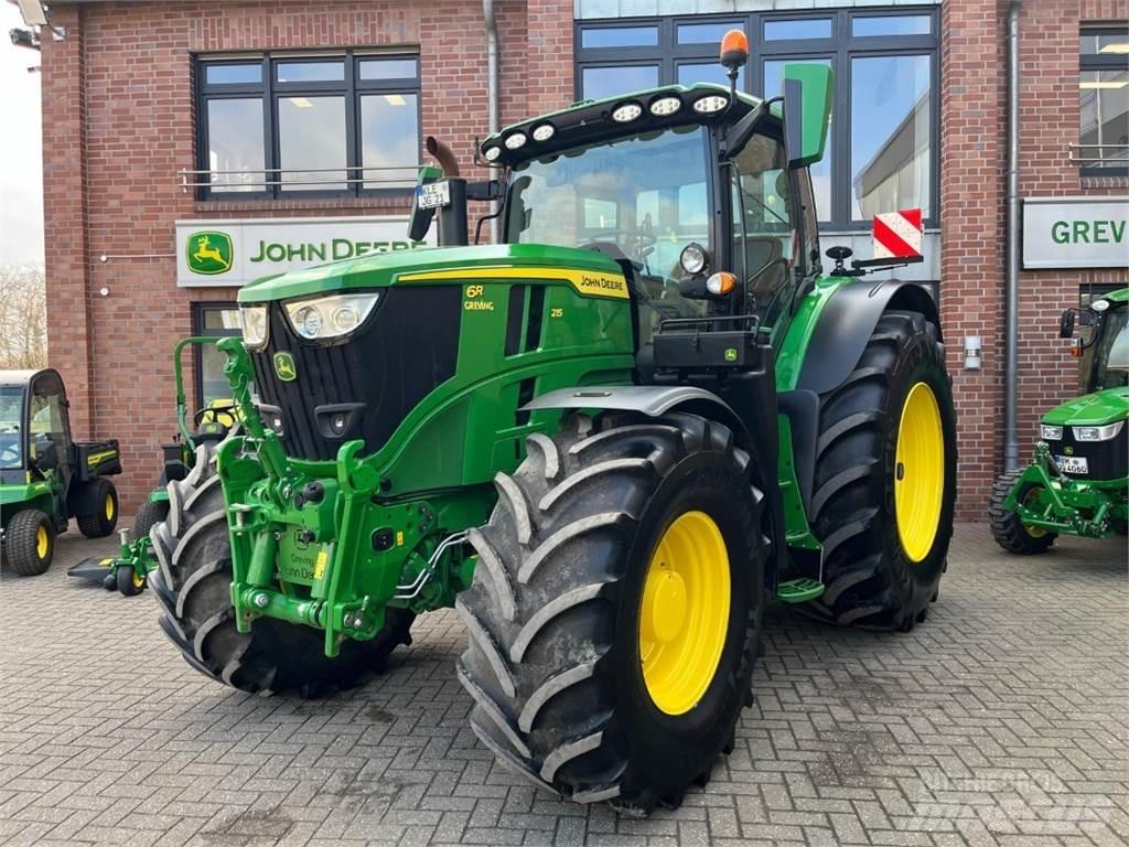 John Deere 6R215 Traktory
