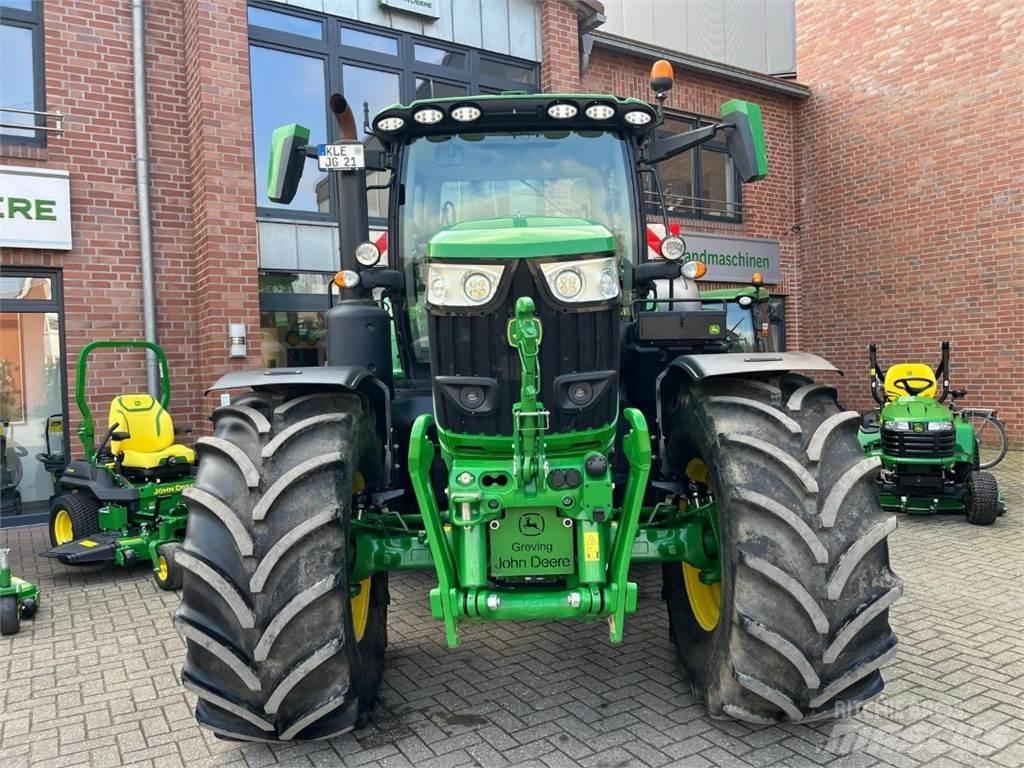 John Deere 6R215 Traktory