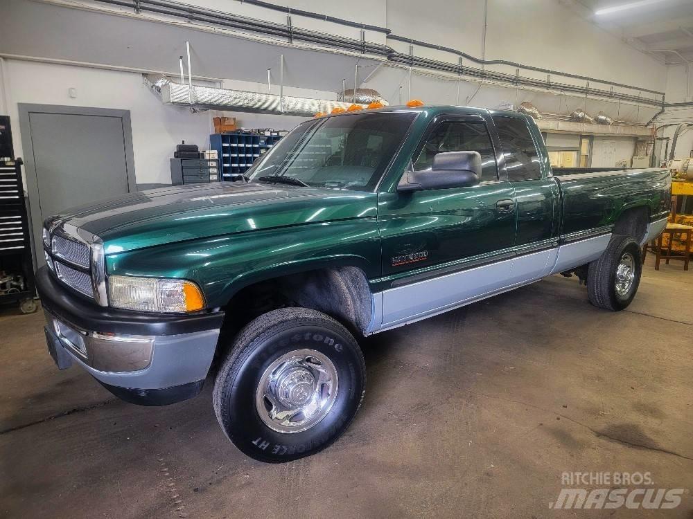 Dodge 2500 SLT Další