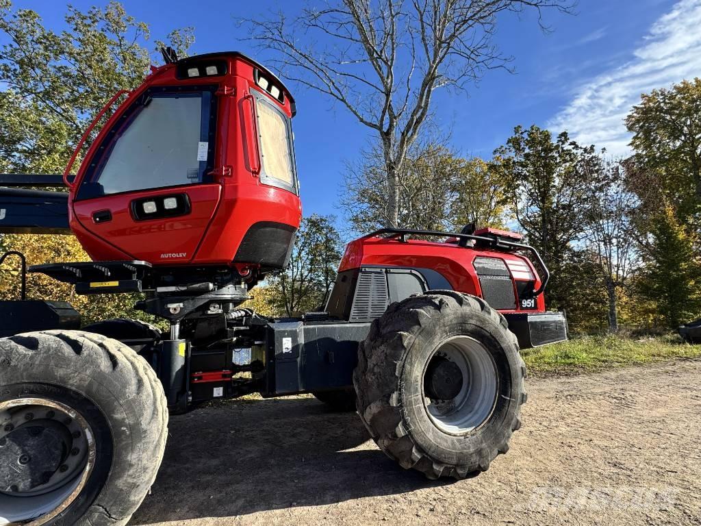 Komatsu 951 Harvestory