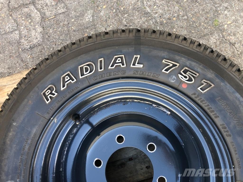  Radial 751 Kompaktní traktory