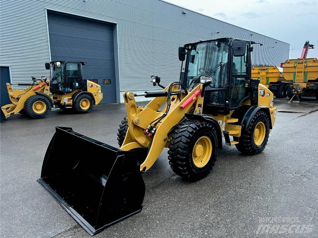 CAT 908 Kolové nakladače