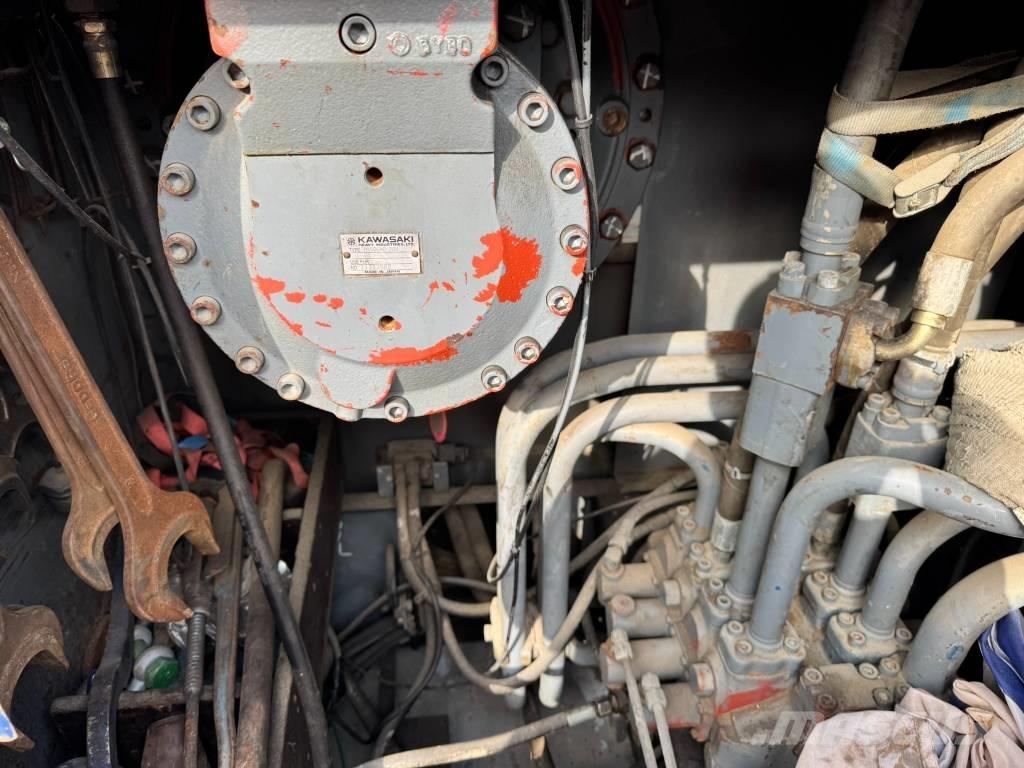 Hitachi KH300-3 PD Pásové jeřáby