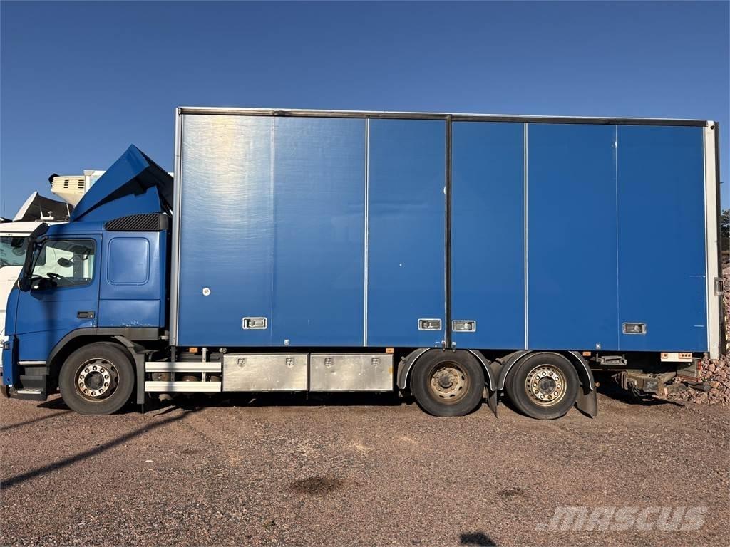 Volvo FM330 6x2 Skříňová nástavba