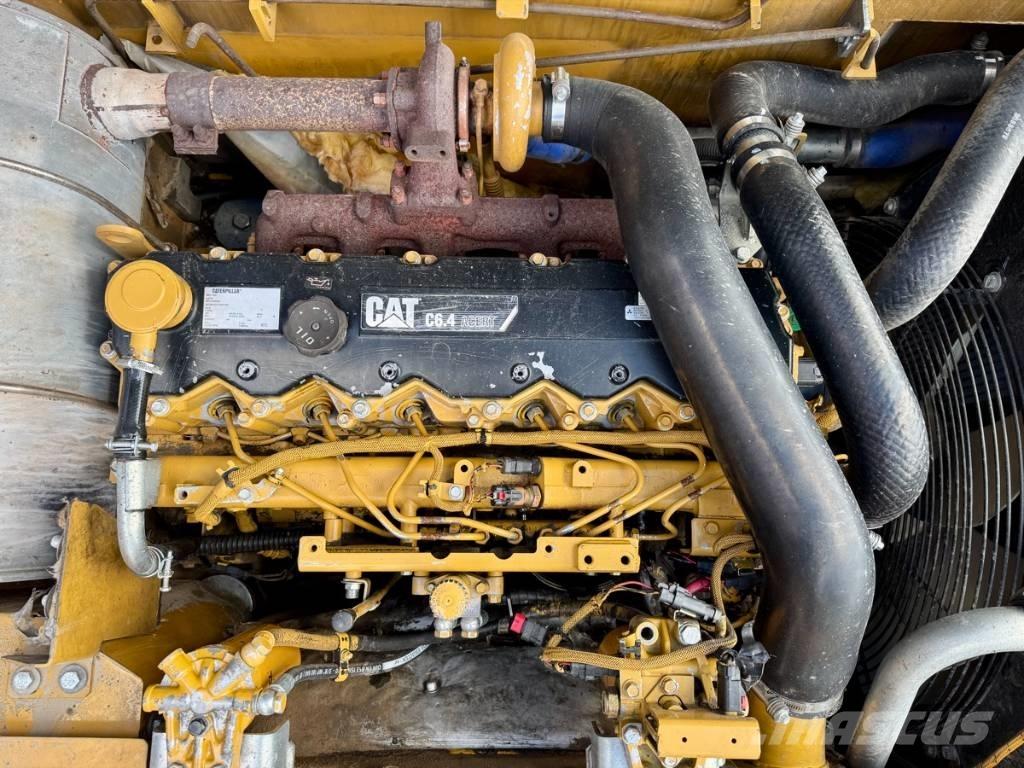 CAT 323 D Pásová rýpadla