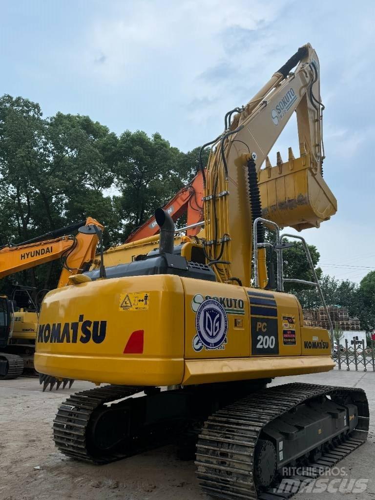 Komatsu PC 200-8 Pásová rýpadla
