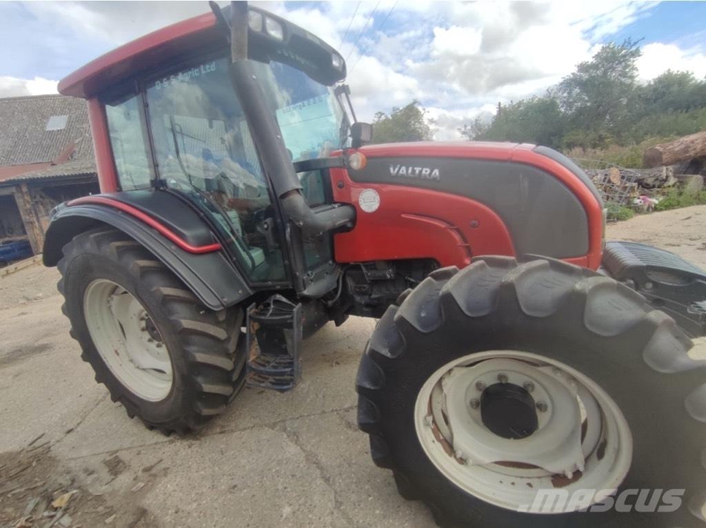 Valtra N 101 Traktory