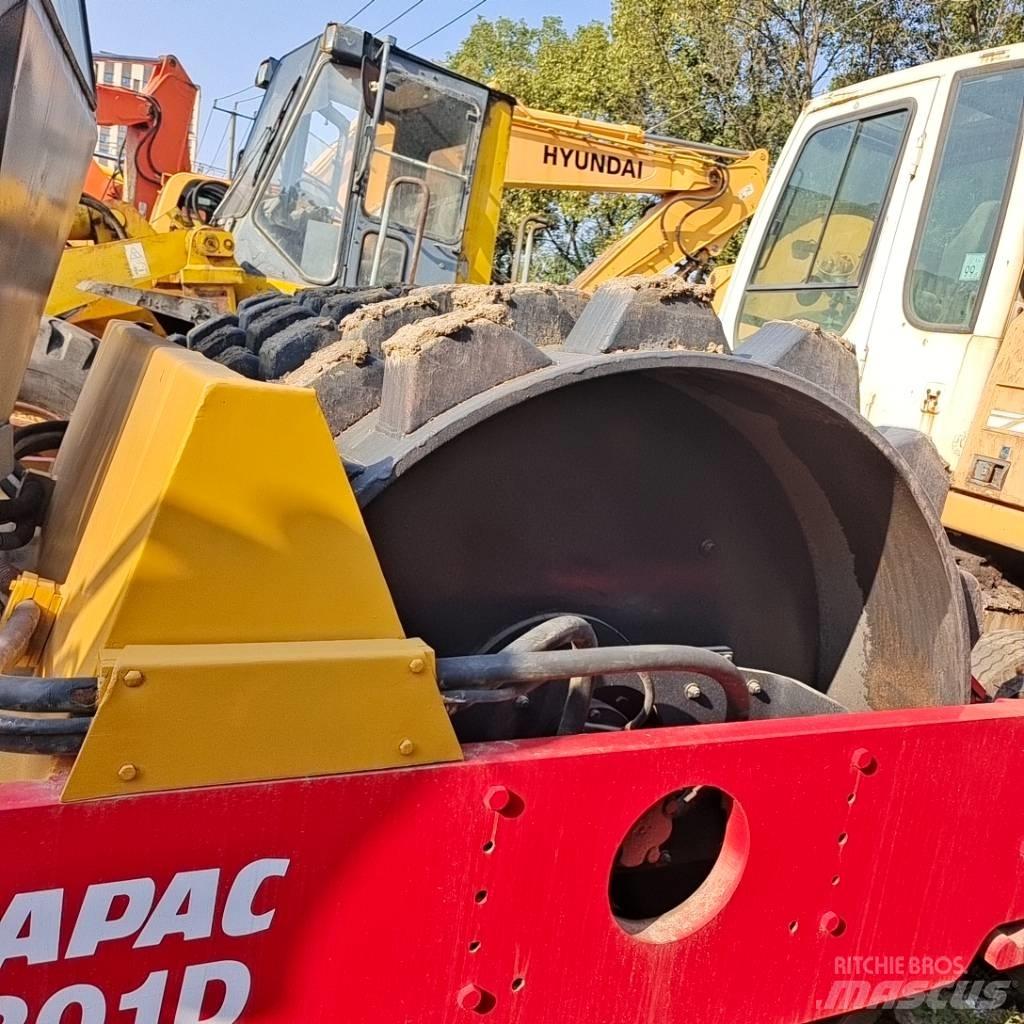 Dynapac CA 301 D Tahačové válce