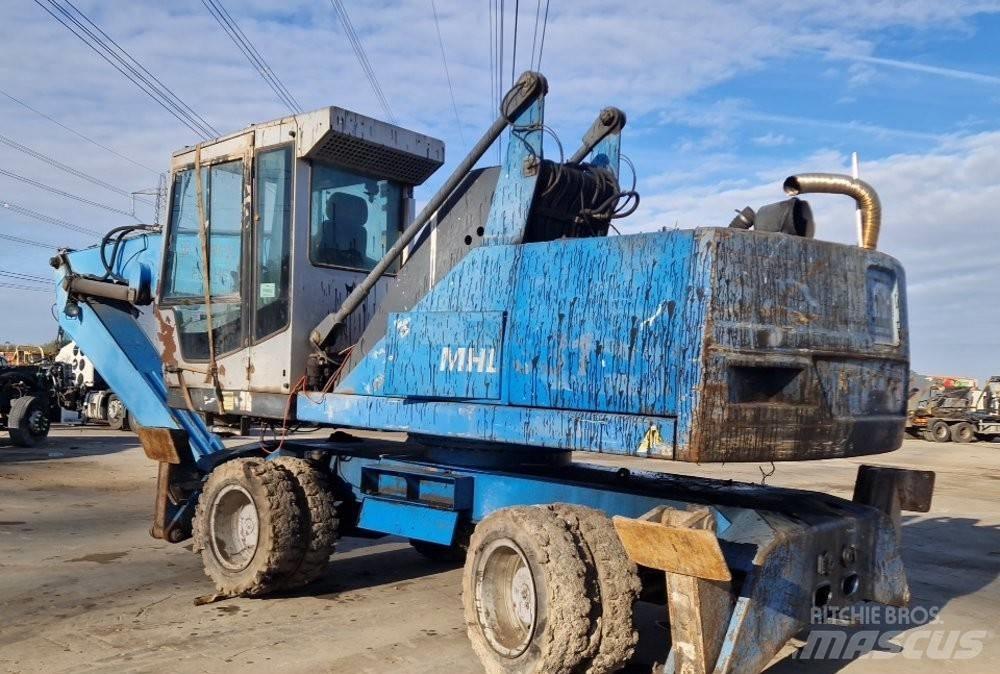 Fuchs 331 Stroje pro manipulaci s odpadem